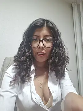 CamiLatina_love: διαδικτυακό σόου στην κάμερα