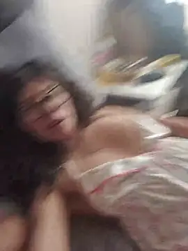 CamiLatina_love: διαδικτυακό σόου στην κάμερα