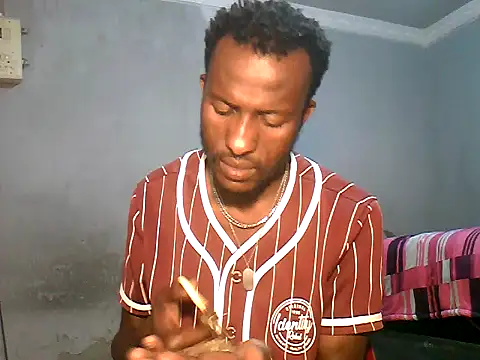 ChocolateBeretta75 Show in webcam