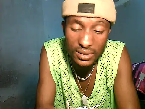 ChocolateBeretta75 Show in webcam