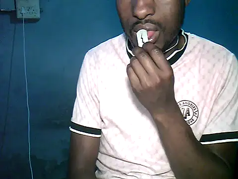 ChocolateBeretta75 Show in webcam