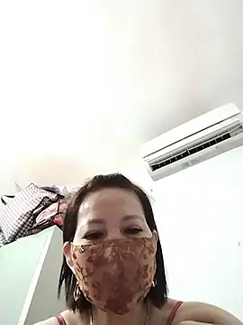 MYAMYA20 Show in webcam