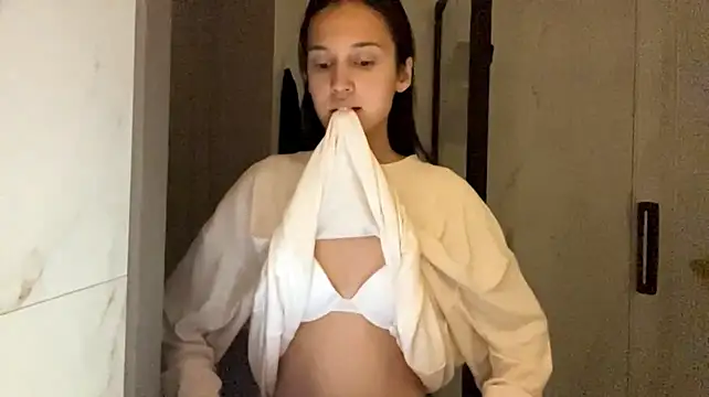 MarinaTuray Show in webcam