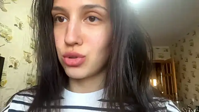 Chatroom XXX en direct de MarinaTuray
