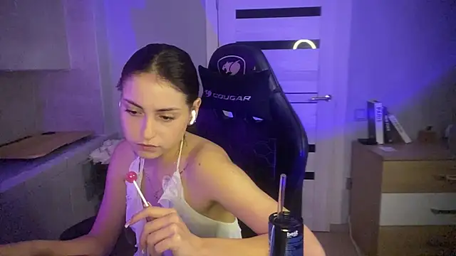Chat +18 de AngelNathanson ao vivo