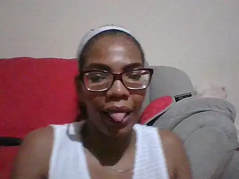 emaluna26's Live XXX Chat
