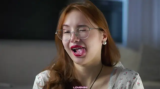 ElarvynMoon's Webcam Show