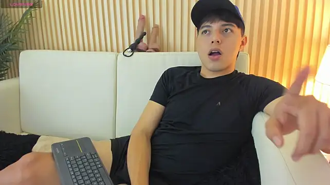 Oustin_kirt Webcam-Show