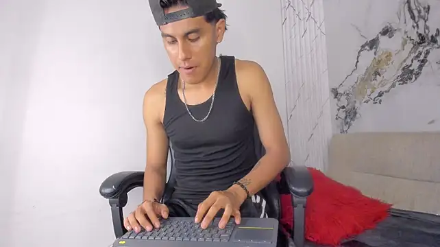 oliverSky_ Adlı Modelin Web Kamerası Şovu