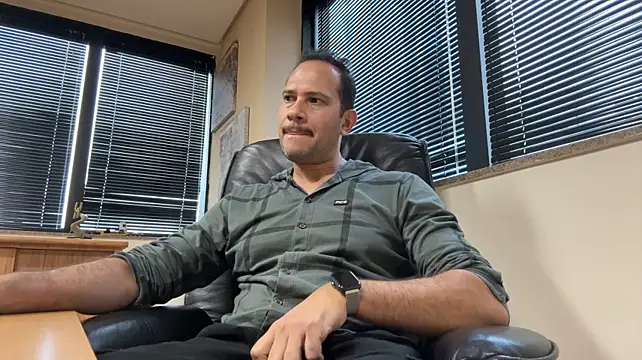 rick503835 Show in webcam