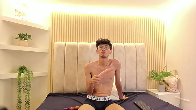 Show modela Ethan_Kay na web-kameri