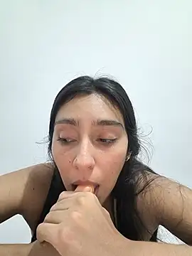 kiara_bloom8 即時 XXX 聊天