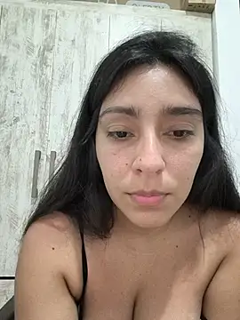kiara_bloom8's Live XXX Chat