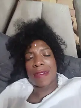 Chat +18 de Mila_Millss_ ao vivo