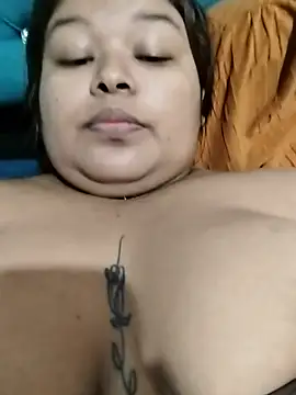 Curvylam's Live XXX Chat