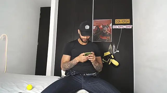عرض كام ClayBrown
