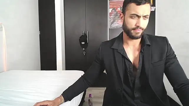 Show modela ClayBrown na web-kameri