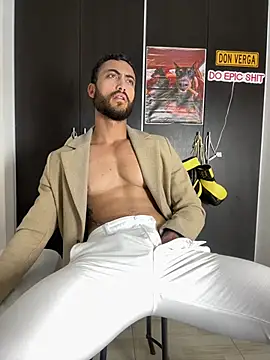 عرض كام ClayBrown