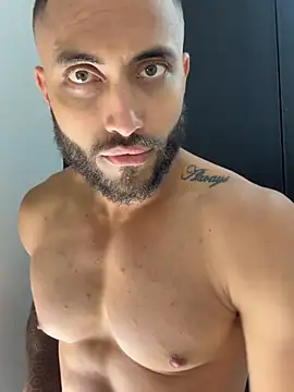Show modela ClayBrown na web-kameri