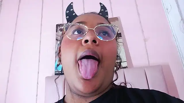 Show de caliyah_curves na webcam