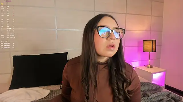 Chat +18 de Liily_Rosee ao vivo