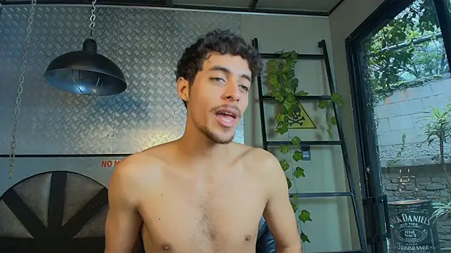 Jeey_Bee Show Webcam