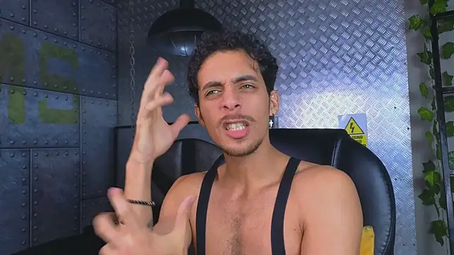 Jeey_Bee Show Webcam