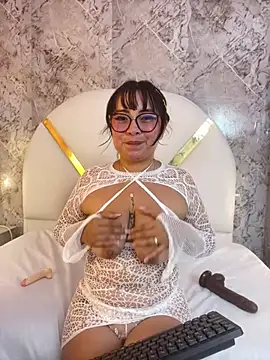 Kimi_Moonie: онлайн-секс-чат