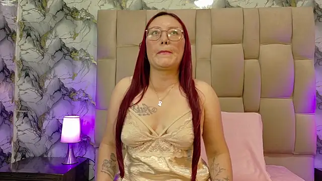 Tammi_hell Show in webcam