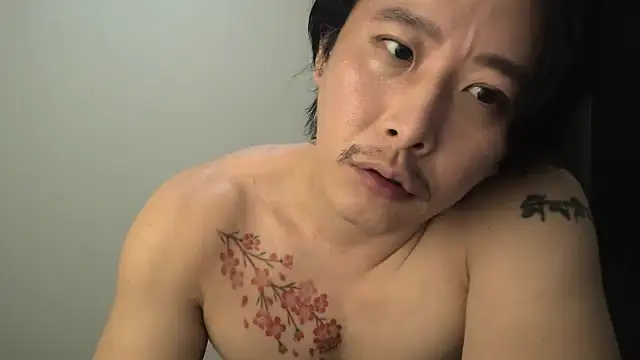 straightsakura Show in webcam