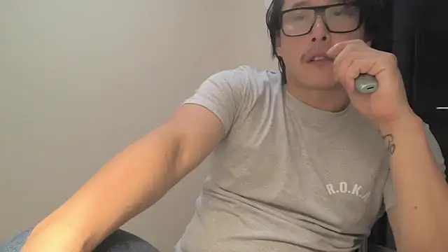 הופעת וובקאם של jin-sakura
