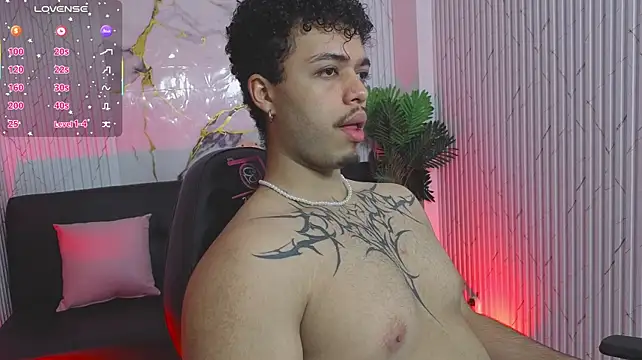 Show modela Dominic_tay na web-kameri