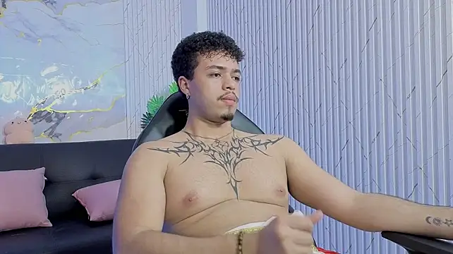 Show modela Dominic_tay na web-kameri