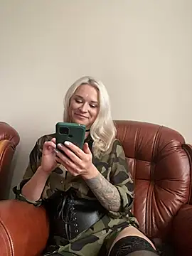 Chat +18 de Moonflower_lily ao vivo
