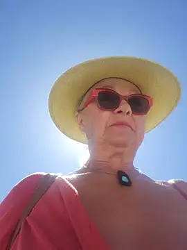 הופעת וובקאם של Hot-Muci