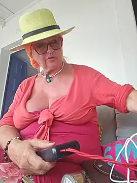 הופעת וובקאם של Hot-Muci
