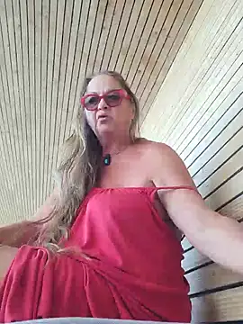 הופעת וובקאם של Hot-Muci