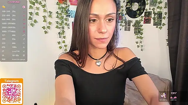 Show modela tinnymolly na web-kameri