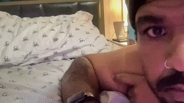 THEFOXESDEN3 Show in webcam