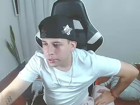 420Liam Шоу с уебкамера