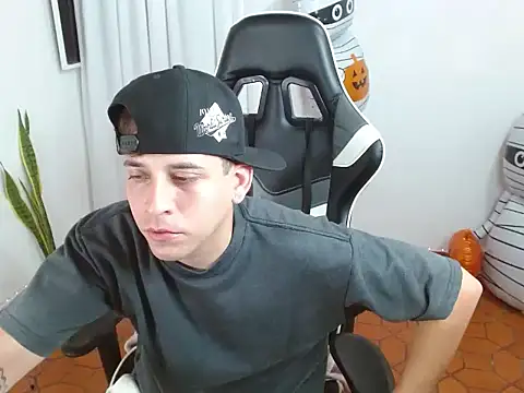 Pokazy przed kamerką – 420Liam