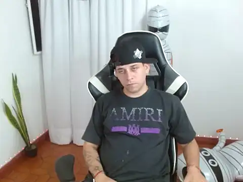 Show modela 420Liam na web-kameri