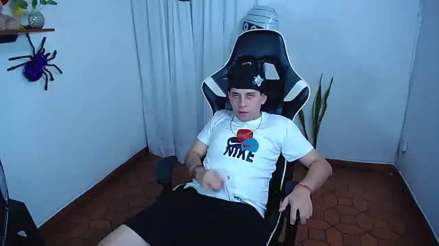 420Liam Шоу с уебкамера