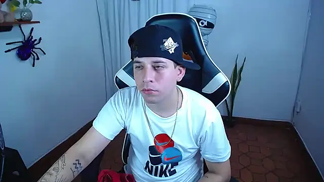 Pokazy przed kamerką – 420Liam