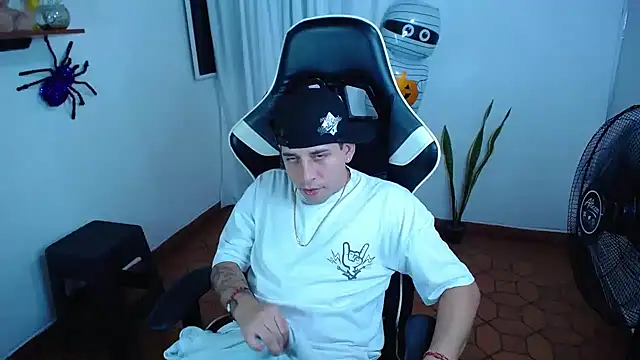 Вебкам-шоу 420Liam