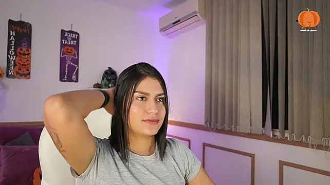 KatyMillerr Show in webcam