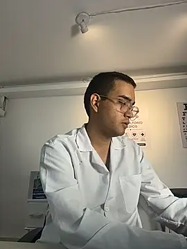 Maxximo_Stone: διαδικτυακό σόου στην κάμερα