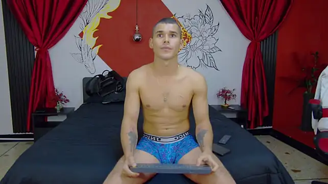 Show modela Tiago_Bizantium_ na web-kameri