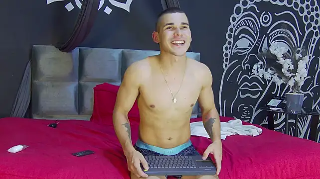 Tiago_Bizantium_ Show in webcam