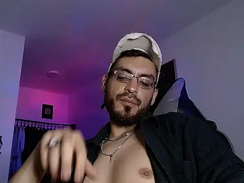 Malek_Xarxx: διαδικτυακό σόου στην κάμερα